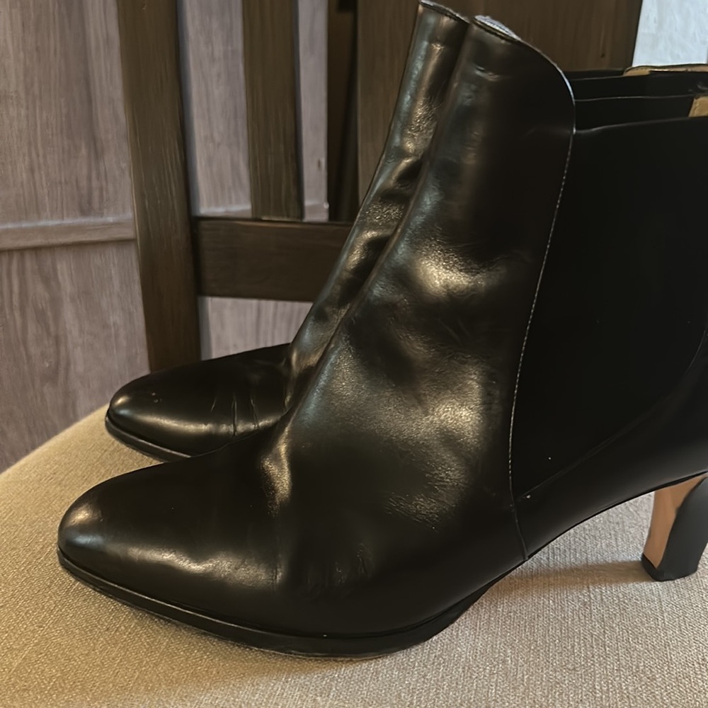 ショートブーツ・ブーティ SALVATORE FERRAGAMO BLACK LEATHER TIA ANKLE BOOTS FERRAGAMO(フェラガモ) ショートブーツ・ブーティ(レディース